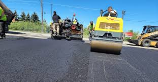 Best Asphalt Driveway Installation  in Lakewood, CA